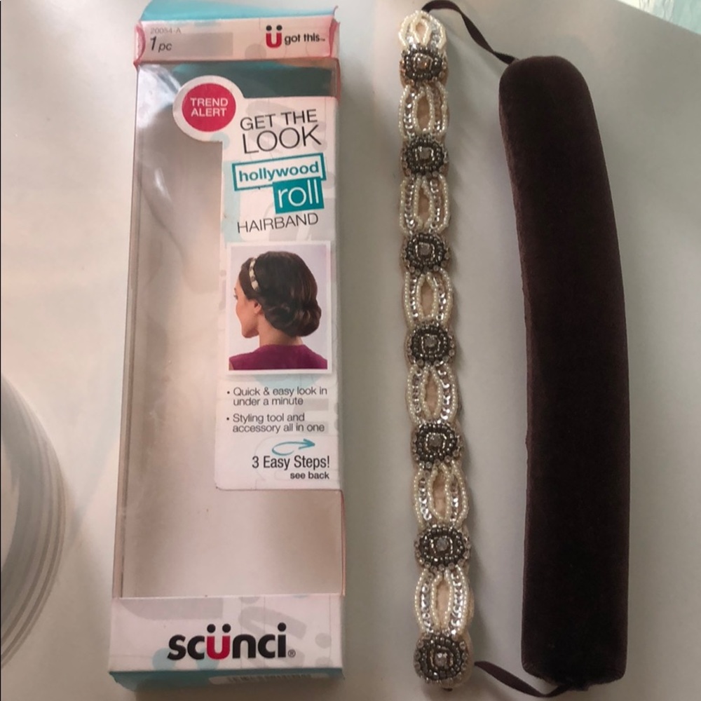 Scunci Hollywood Roll Headband